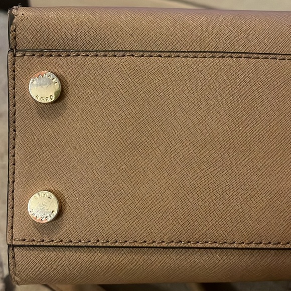 Authentic Michael Kors Leather Handbag in Tan- Size Medium - Picture 15 of 16